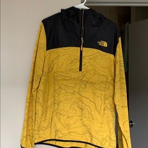 Men’s north face pull over windbreaker.